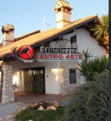 casa indipendente in vendita a Pomezia in zona Torvaianica Alta