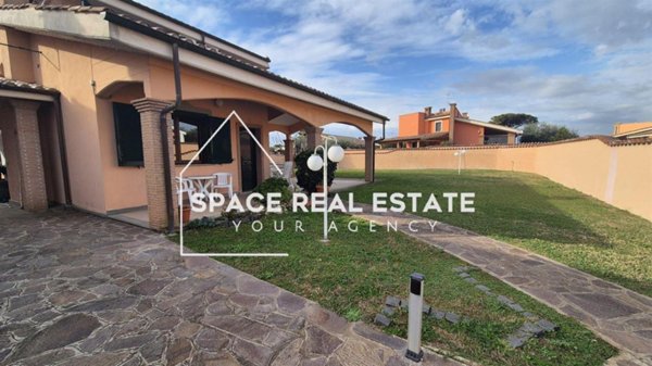 casa indipendente in vendita a Pomezia in zona Colli di Enea