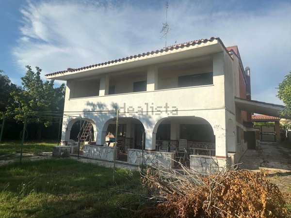 casa indipendente in vendita a Pomezia in zona Torvaianica Alta