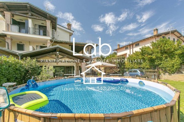 casa indipendente in vendita a Pomezia