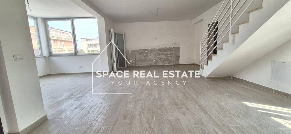 casa indipendente in vendita a Pomezia in zona Castagnetta