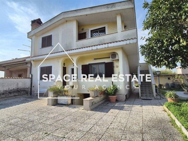 appartamento in vendita a Pomezia in zona Torvaianica Alta