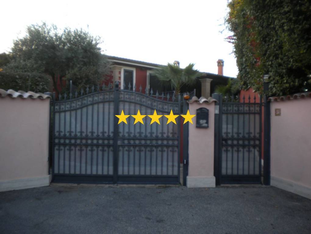 casa indipendente in vendita a Pomezia