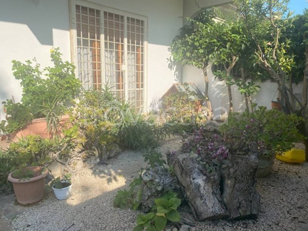 casa indipendente in vendita a Pomezia