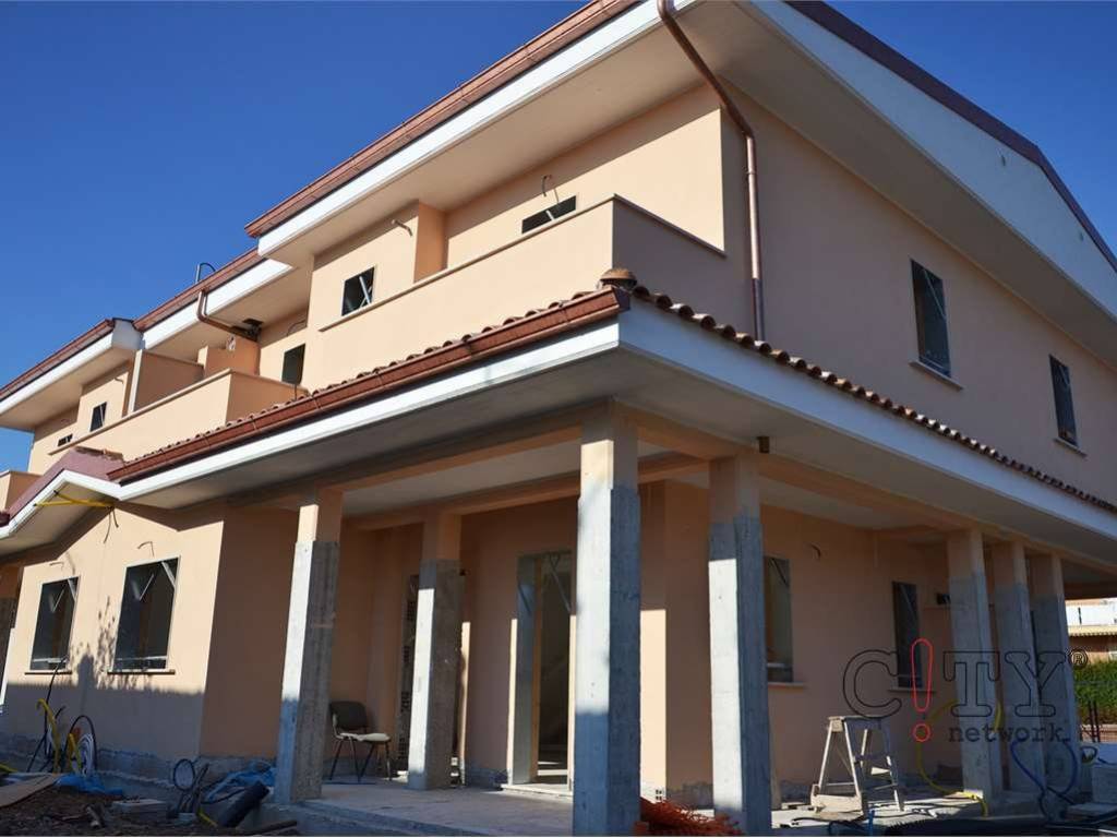 casa indipendente in vendita a Pomezia in zona Campo Selva