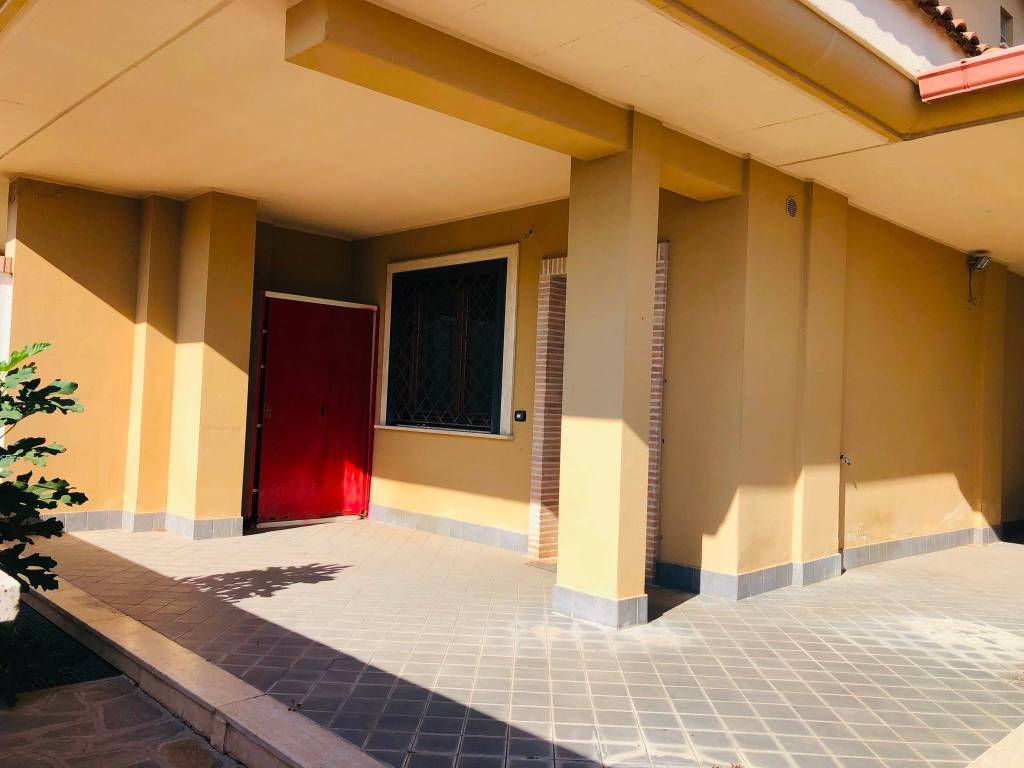 casa indipendente in vendita a Pomezia in zona Campo Jemini