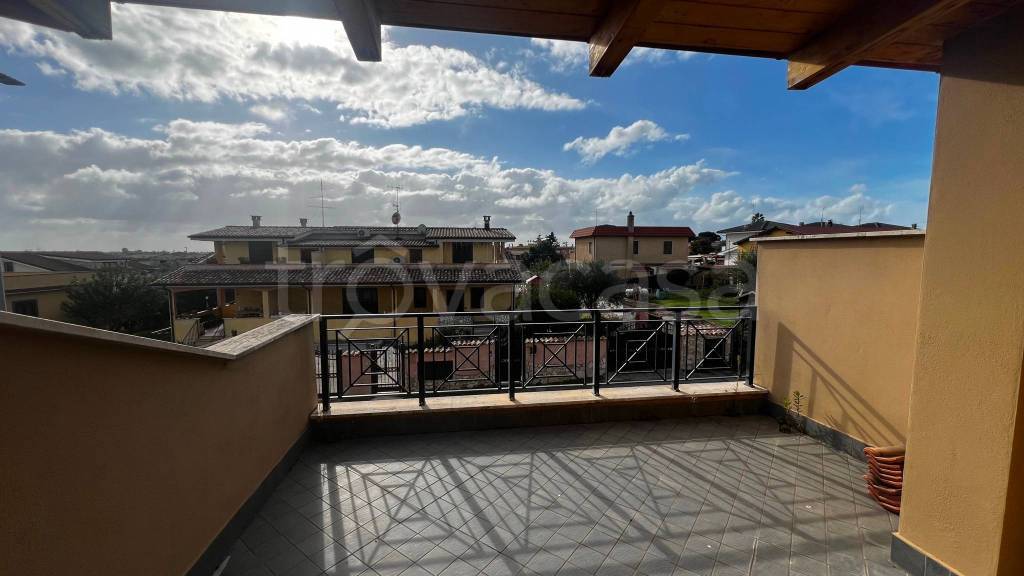 casa indipendente in vendita a Pomezia in zona Campo Jemini