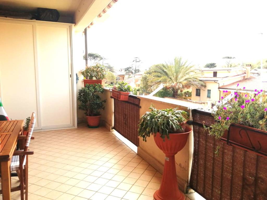 appartamento in vendita a Pomezia in zona Campo Ascolano