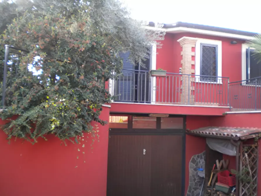 casa indipendente in vendita a Pomezia