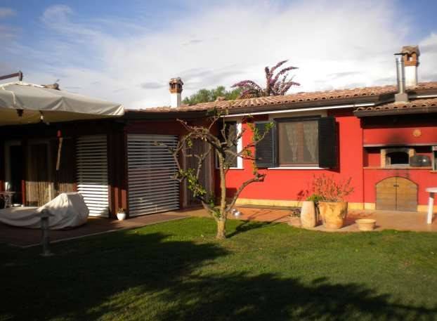 casa indipendente in vendita a Pomezia in zona Colli di Enea