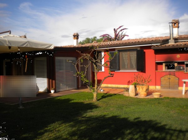 casa indipendente in vendita a Pomezia in zona Colli di Enea