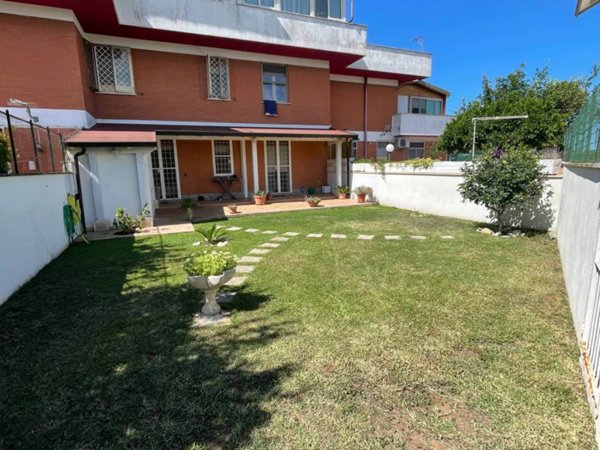 casa indipendente in vendita a Pomezia in zona Campo Selva