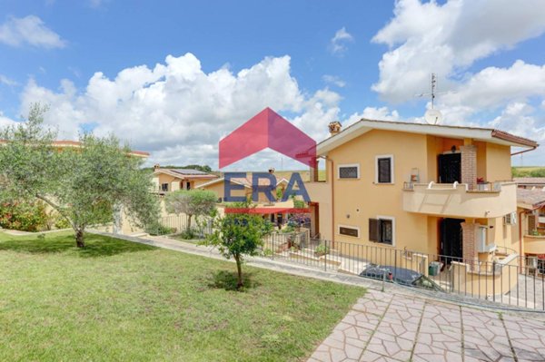 casa indipendente in vendita a Pomezia in zona Santa Palomba