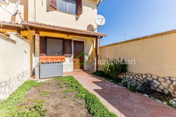 appartamento in vendita a Pomezia in zona Torvaianica