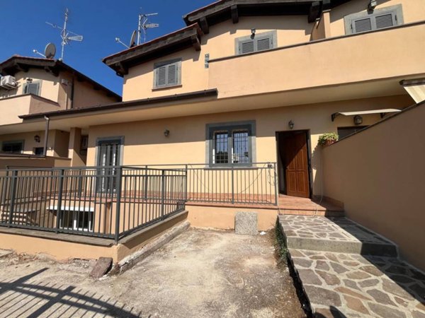 casa indipendente in vendita a Pomezia in zona Campo Jemini