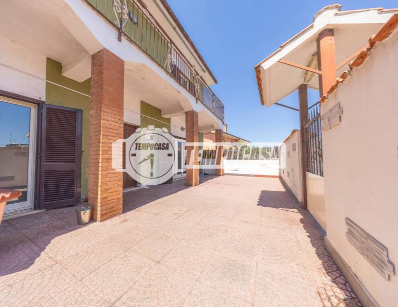 appartamento in vendita a Pomezia in zona Torvaianica