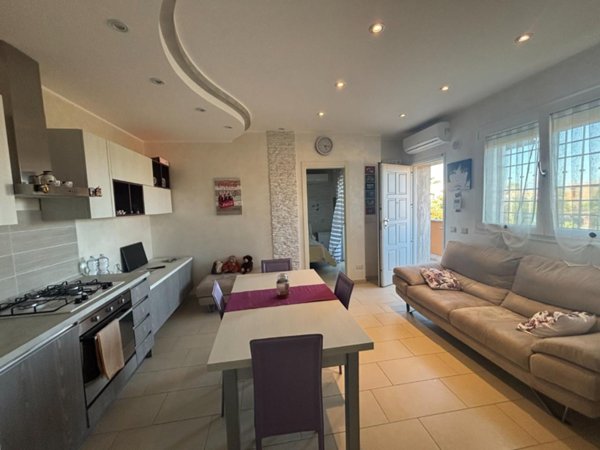 casa indipendente in vendita a Pomezia in zona Campo Jemini