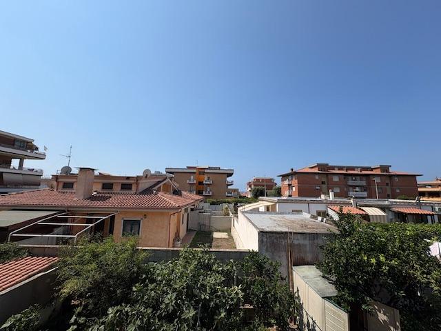 appartamento in vendita a Pomezia in zona Torvaianica