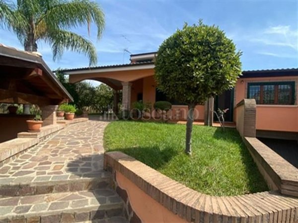casa indipendente in vendita a Pomezia