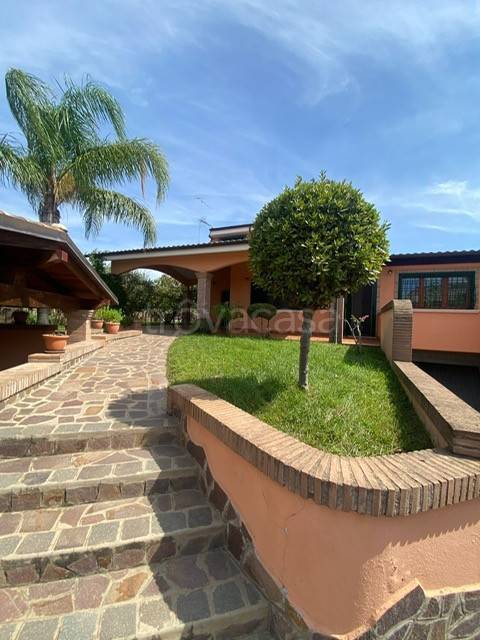 casa indipendente in vendita a Pomezia