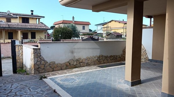 casa indipendente in vendita a Pomezia in zona Campo Jemini