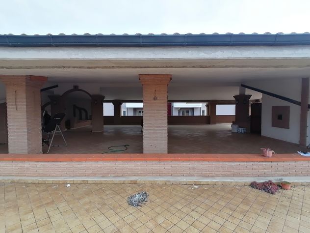 negozio in vendita a Pomezia in zona Santa Procula