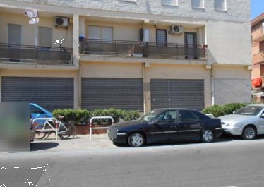 negozio in vendita a Pomezia in zona Torvaianica