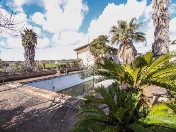 casa indipendente in vendita a Pomezia