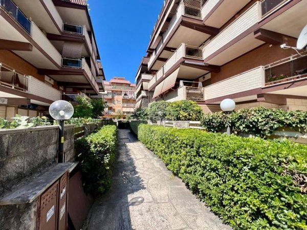 appartamento in vendita a Pomezia in zona Torvaianica