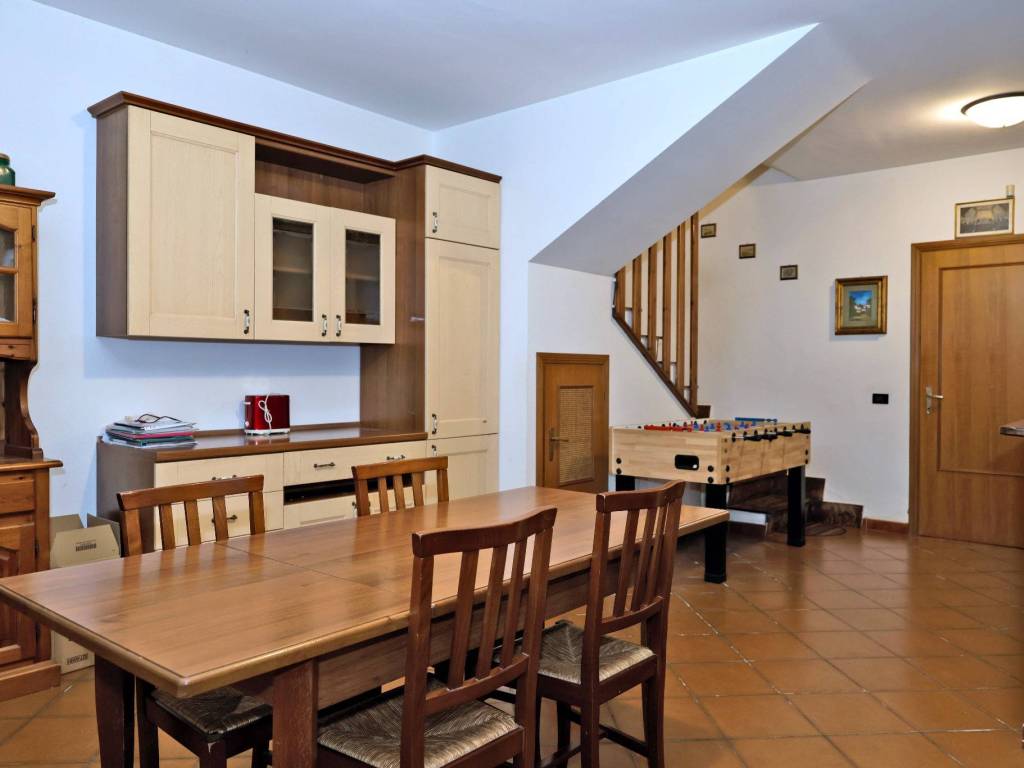 casa indipendente in vendita a Pomezia in zona Torvaianica Alta