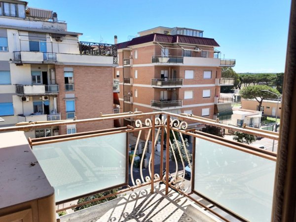 appartamento in vendita a Pomezia in zona Torvaianica Alta