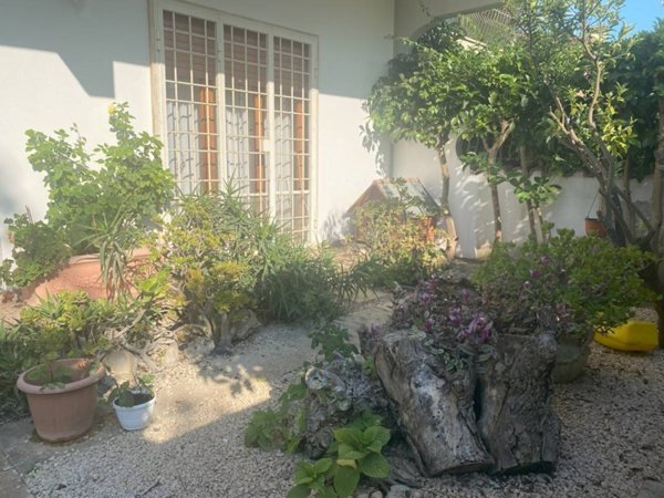 casa indipendente in vendita a Pomezia in zona Torvaianica