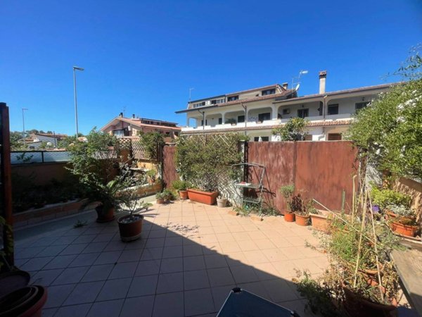 casa indipendente in vendita a Pomezia in zona Campo Selva