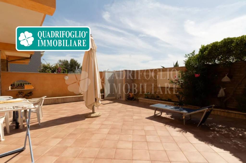 appartamento in vendita a Pomezia in zona Torvaianica