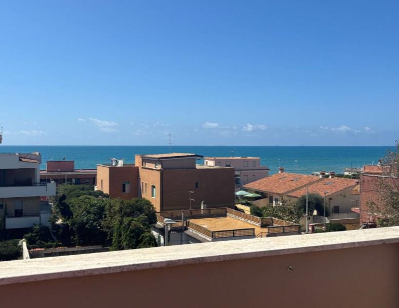 appartamento in vendita a Pomezia in zona Torvaianica