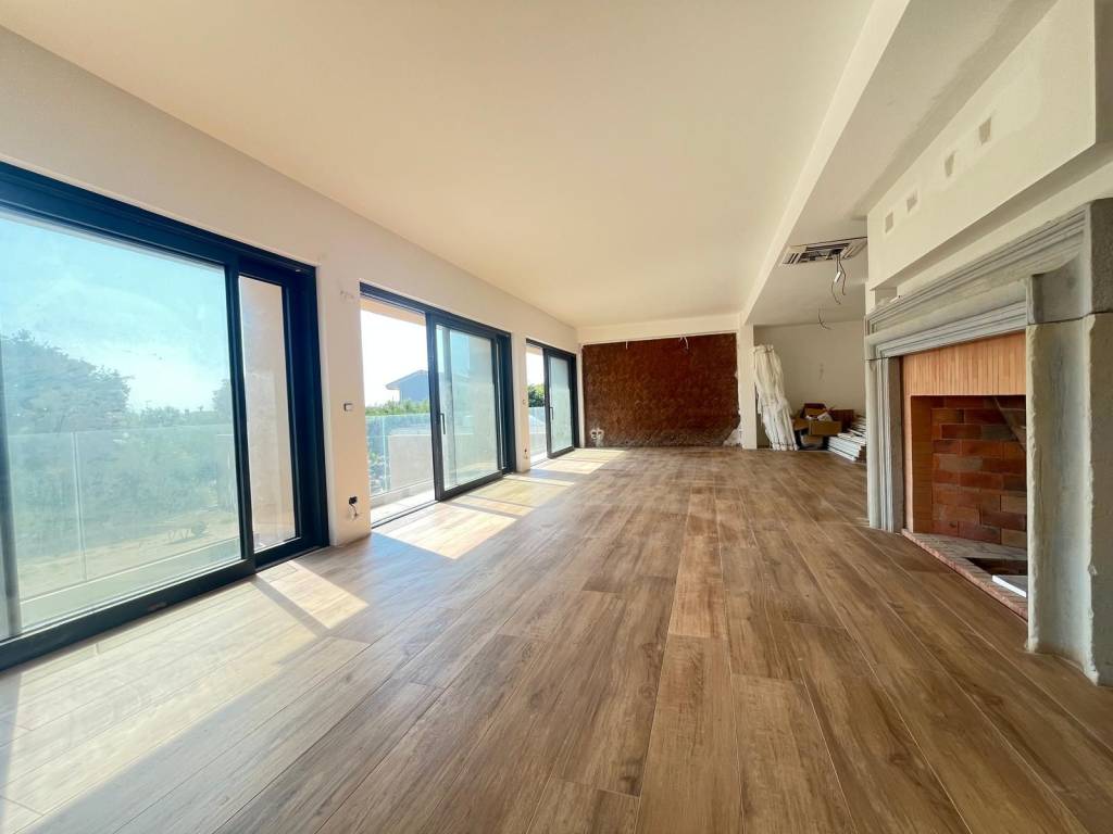 appartamento in vendita a Pomezia in zona Campo Ascolano