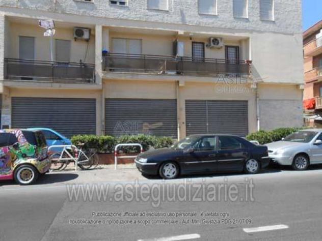 negozio in vendita a Pomezia in zona Torvaianica