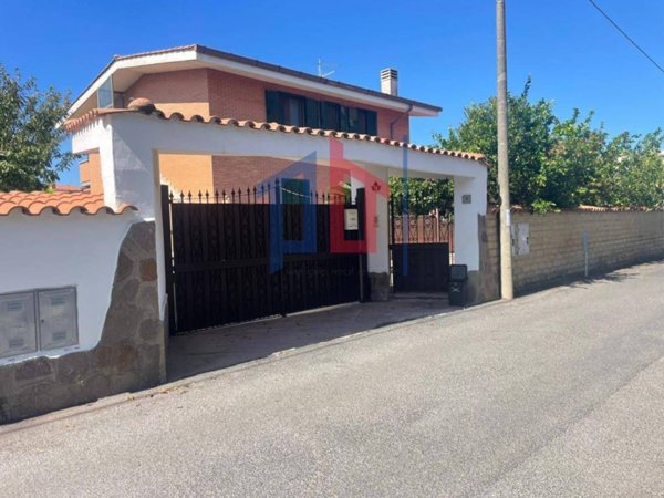 appartamento in vendita a Pomezia in zona Torvaianica Alta