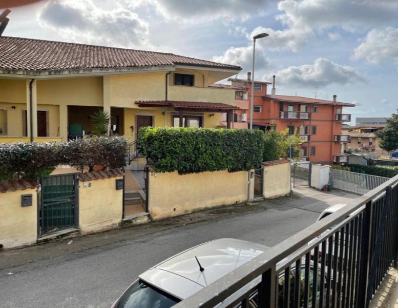 casa indipendente in vendita a Pomezia