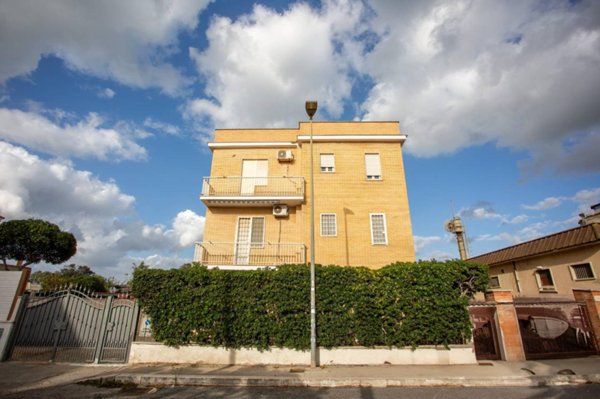 appartamento in vendita a Pomezia in zona Torvaianica