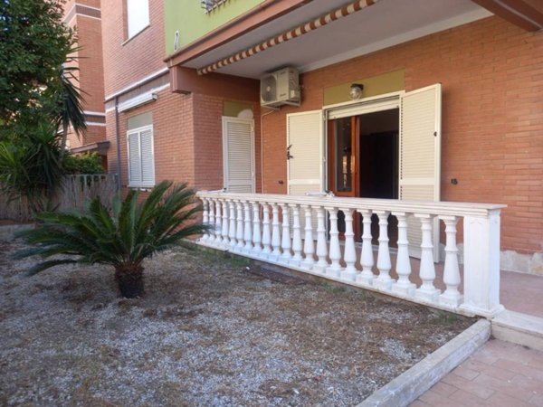 appartamento in vendita a Pomezia in zona Torvaianica