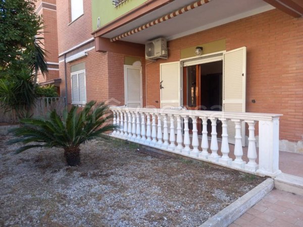 appartamento in vendita a Pomezia in zona Torvaianica