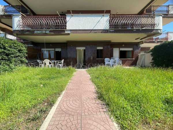 casa indipendente in vendita a Pomezia in zona Torvaianica