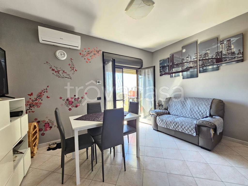 appartamento in vendita a Pomezia in zona Pratica di Mare