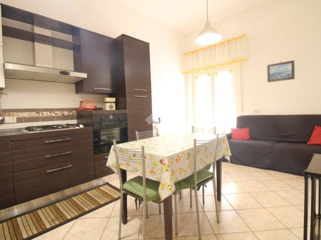 appartamento in vendita a Pomezia in zona Torvaianica