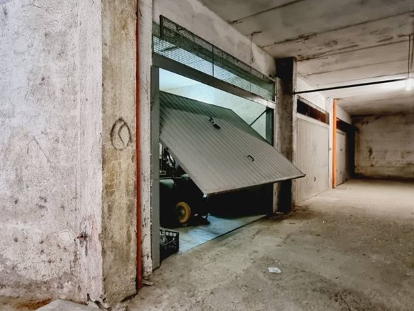 locale di sgombero in vendita a Pomezia