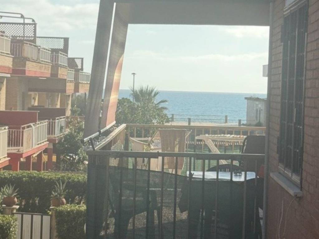 appartamento in vendita a Pomezia in zona Torvaianica