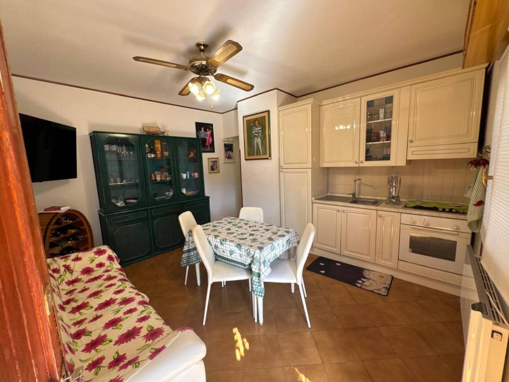 appartamento in vendita a Pomezia in zona Torvaianica