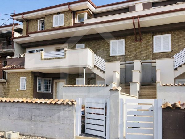 casa indipendente in vendita a Pomezia in zona Torvaianica Alta