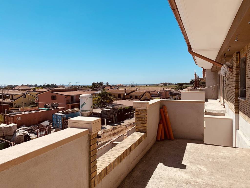 casa indipendente in vendita a Pomezia in zona Torvaianica Alta